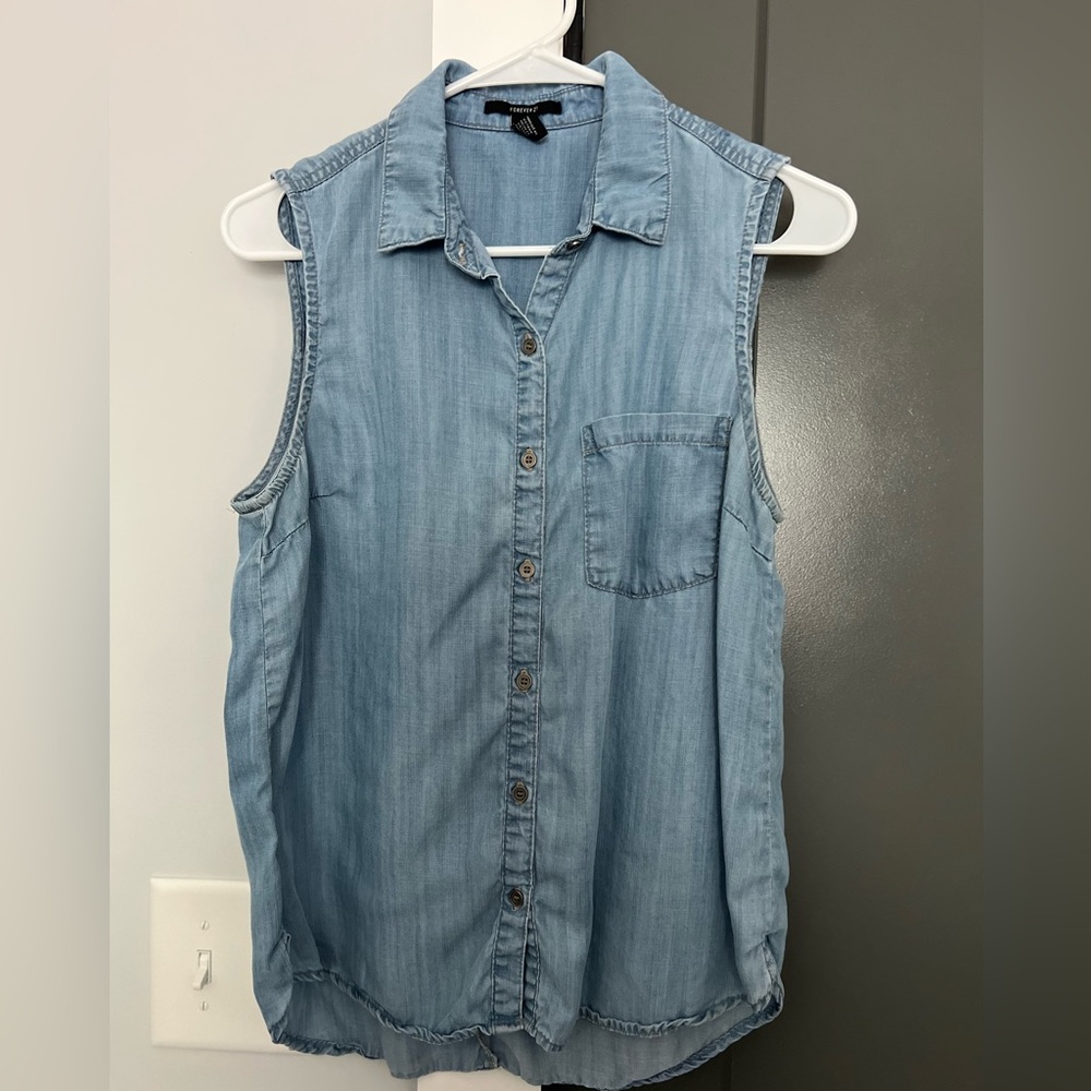 Forever 21 Sleeveless Soft Denim-Like shirt in Size M.